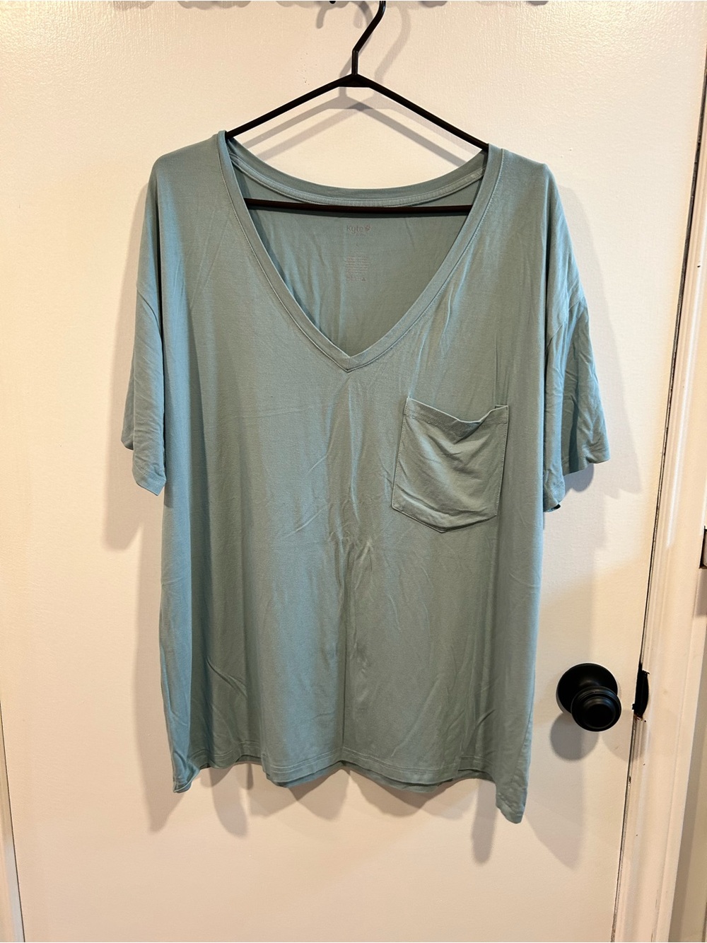 Kyte - Women’s Short Sleeve V-Neck Pocket Tee in Sage Green